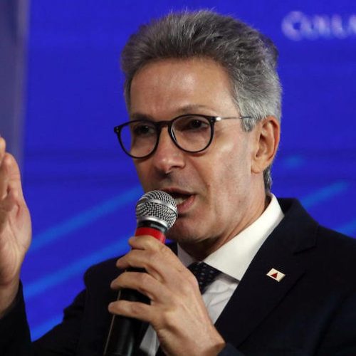 ‘Até marido e mulher discordam’, diz Zema após Carlos Bolsonaro chamar governadores aliados de ratos
