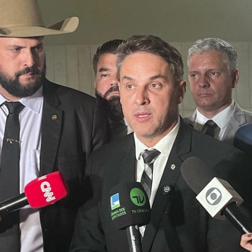 Bolsonaristas querem que ministro de Lula testemunhe a favor de Bolsonaro no STF