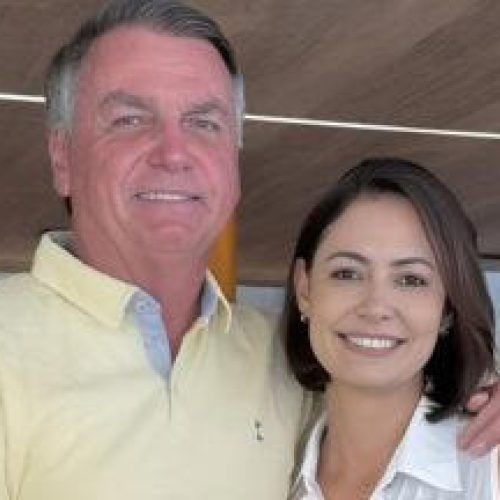Bolsonaro troca Michelle