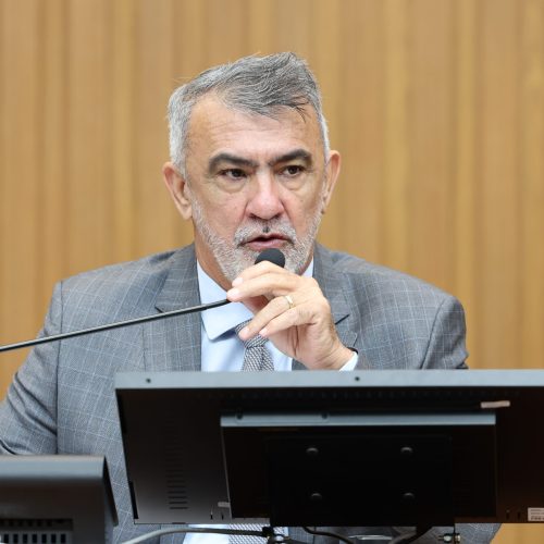 Deputado Amélio Cayres pede reforma na Escola Estadual de Cachoeirinha