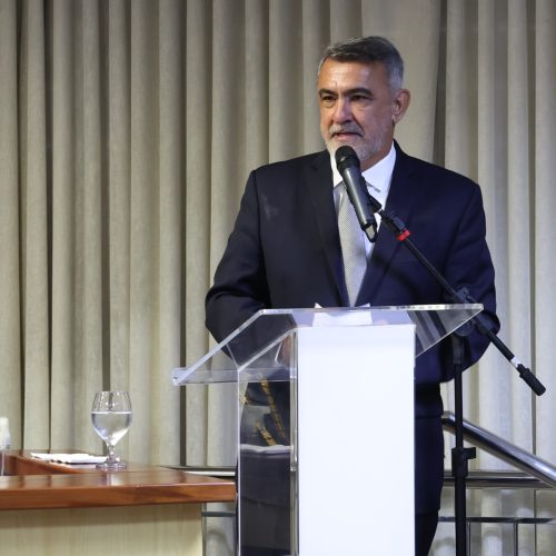 Amélio Cayres defende harmonia entre os poderes em sessão de posse noTJTO