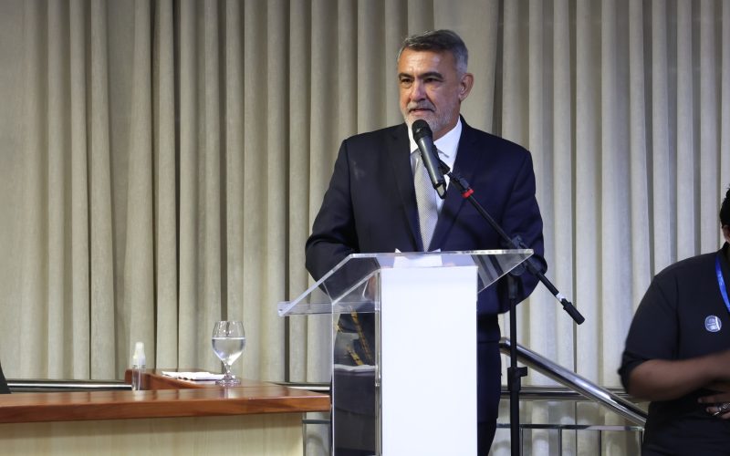 Amélio Cayres defende harmonia entre os poderes em sessão de posse noTJTO