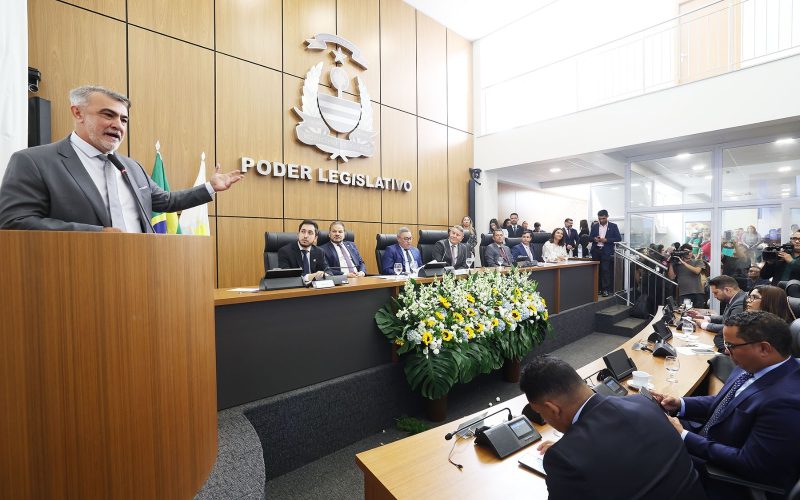 Amélio Cayres prestigia abertura dos trabalhos da Câmara Municipal de Palmas