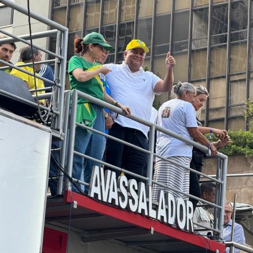 Com Bolsonaro, senador Eduardo Gomes participa de ato em São Paulo em defesa da anistia aos envolvidos nos atos de 8 de janeiro