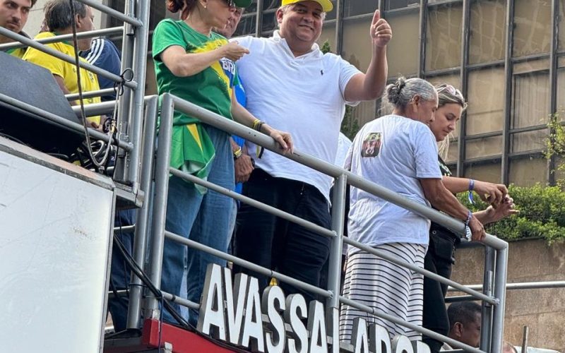 Com Bolsonaro, senador Eduardo Gomes participa de ato em São Paulo em defesa da anistia aos envolvidos nos atos de 8 de janeiro