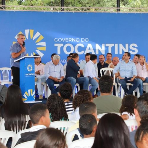 O presidente da Assembleia Legislativa do Tocantins (Aleto), deputadoAmélio Cayres (Republicanos),  o governador WanderleiBarbosa (Republicanos) e a população de Bom Jesus do Tocantins, entregam a  reforma e ampliação da Escola Estadual Alfredo Nasser