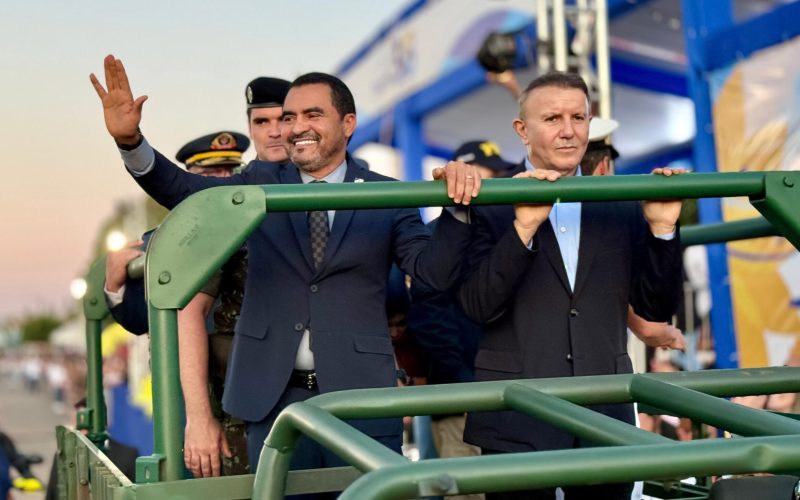 Governador Wanderlei Barbosa participa de desfile cívico-militar em celebração aos 36 anos de Palmas