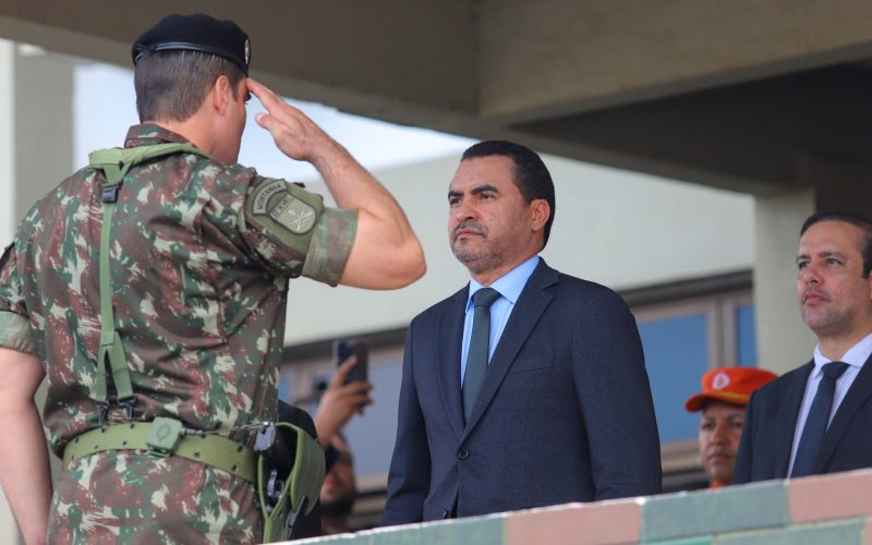 Governador Wanderlei Barbosa participa de solenidade do Dia do Exército