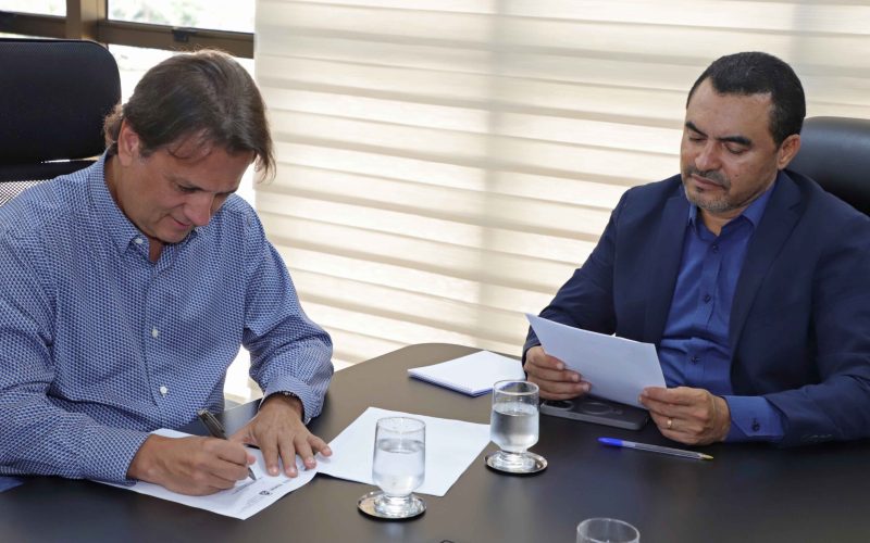 Governador Wanderlei Barbosa assina contratos com empresas de bioenergia e construção civil