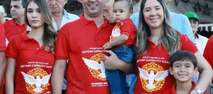 Vicentinho Júnior e família recebem Folia do Divino Espírito Santo sábado, em Santa Tereza