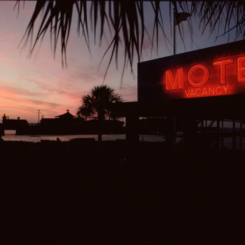 Trepada fatal: homem contrata garota de programa e morre em motel