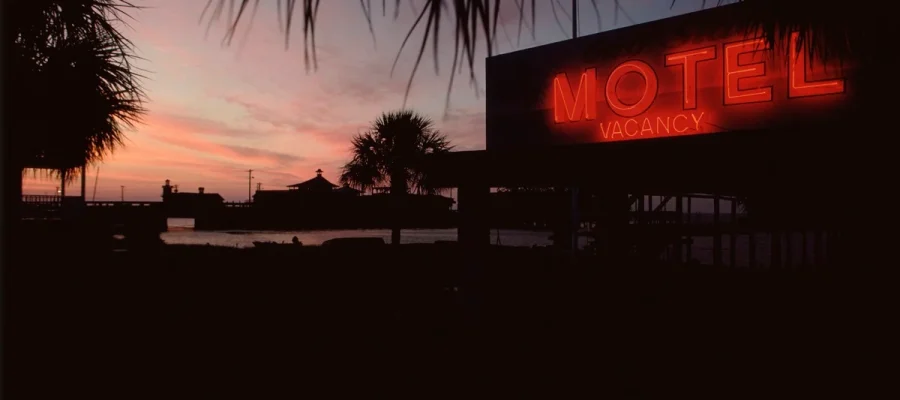 Trepada fatal: homem contrata garota de programa e morre em motel