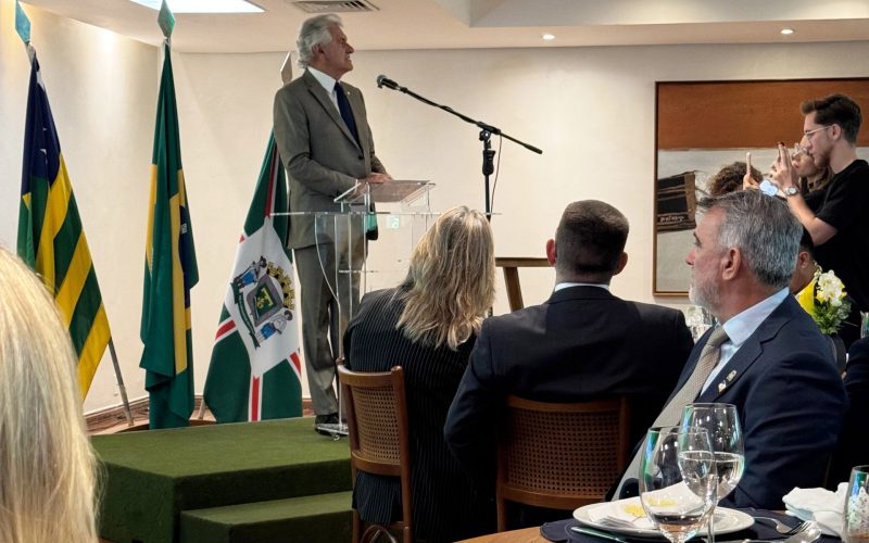 Amélio Cayres  (terceira foto abaixo) cumpre agendas em Goiânia