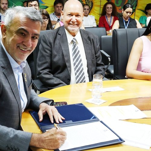 Presidente da Aleto, Amélio Cayres, homologa resultado final do concursopúblico