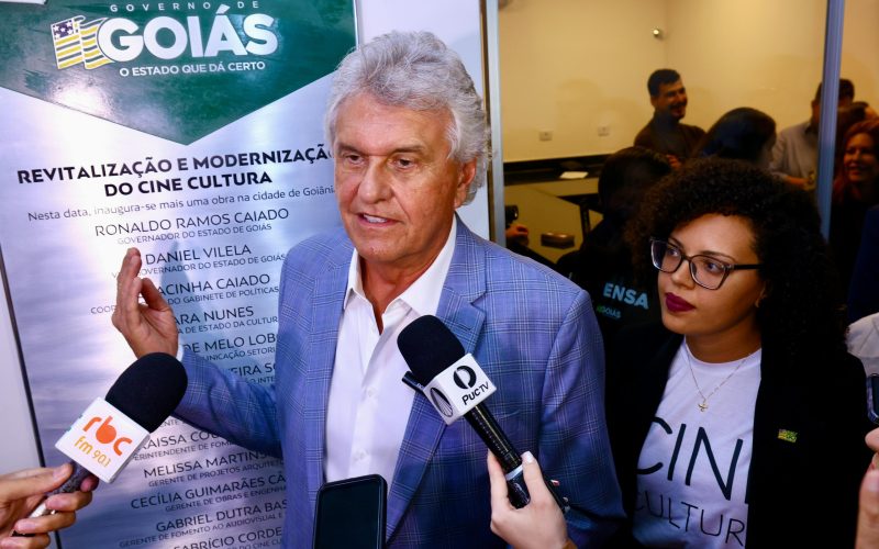 Caiado entrega revitalização do Cine Cultura com sessão de filme goiano premiado em Gramado