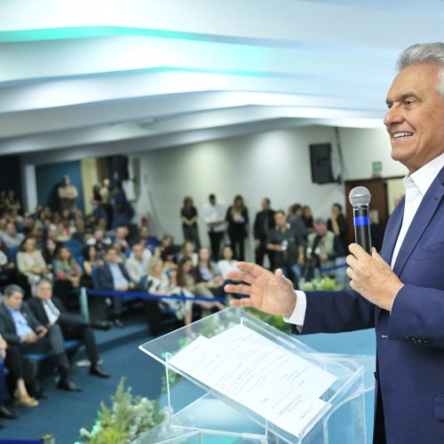 Caiado entrega premiação a pesquisadores de ciência e tecnologia