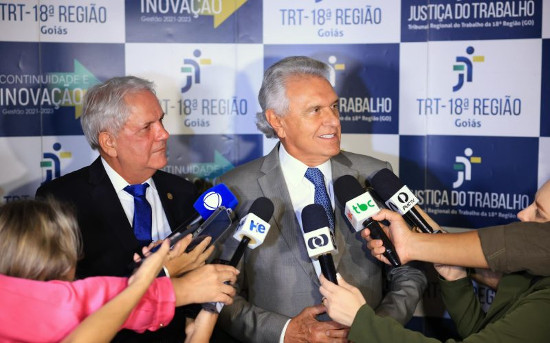 Caiado acompanha solenidade de posse dos novos dirigentes do TRT-18