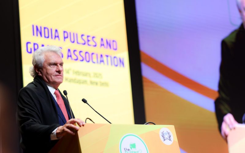 Caiado abre caminho para exportação de feijão biofortificado para a Índia