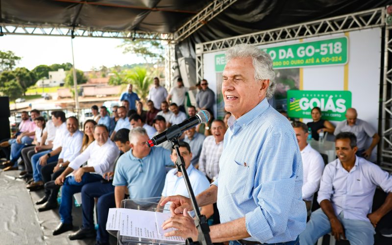 Em Córrego do Ouro, Caiado entrega restauração da GO-518