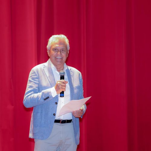 Caiado (foto) entrega modernização do Cine Teatro São Joaquim na cidade de  Goiás