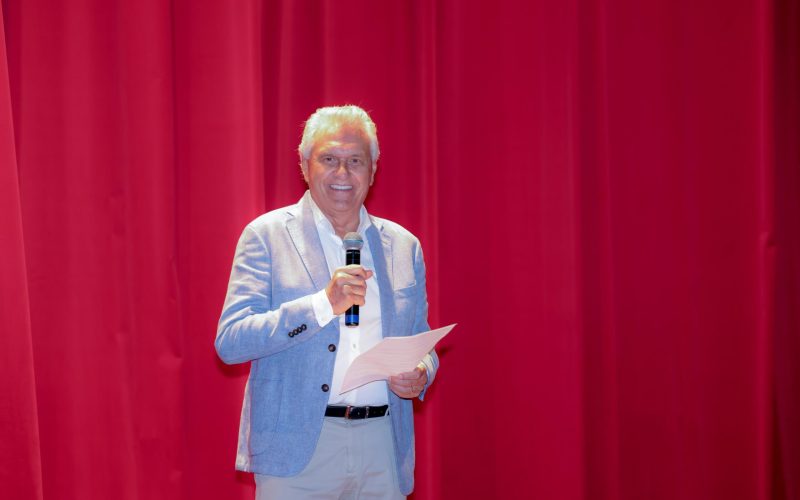 Caiado (foto) entrega modernização do Cine Teatro São Joaquim na cidade de  Goiás
