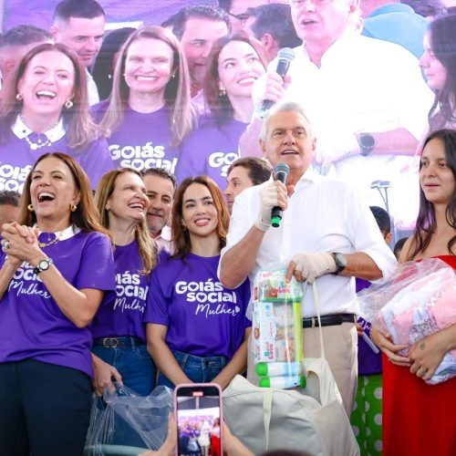 Goiás Social Mulher chega a Aparecida com entrega de 1,2 mil cartões sociais