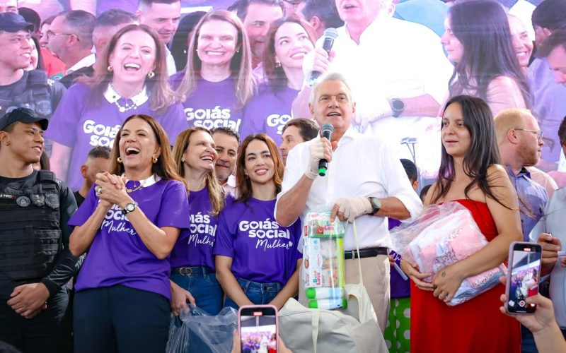 Goiás Social Mulher chega a Aparecida com entrega de 1,2 mil cartões sociais