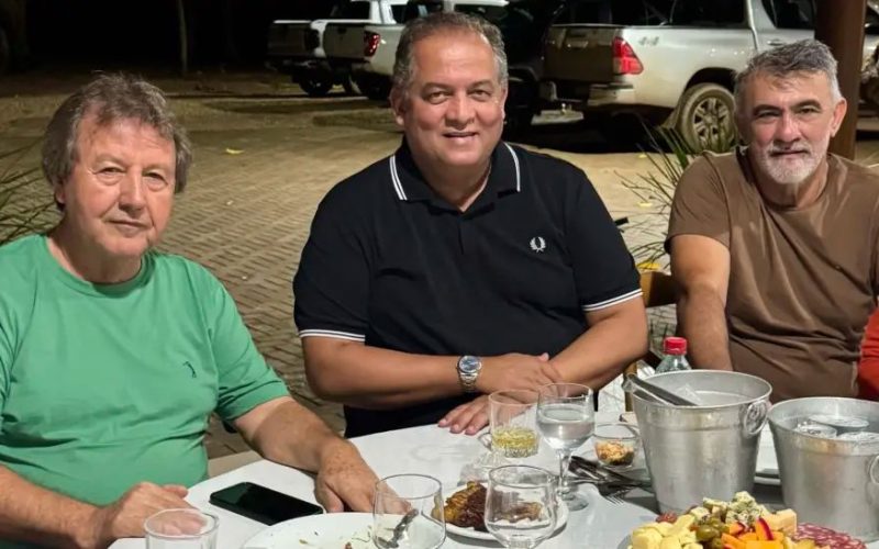 Jantar sela velhas amizades e fortalece caminho de Amélio Cayres rumo a 2026