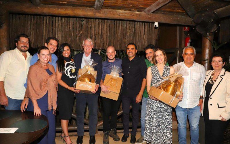 Governador e primeira-dama se encontram com representantes da Race to Belém em jantar em Taquaruçu