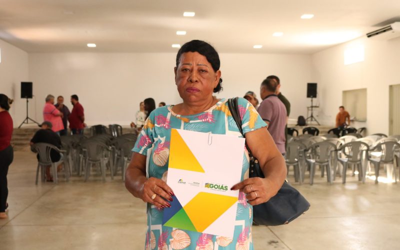 Governo de Goiás entrega primeiras escrituras do programa Casas a Custo Zero