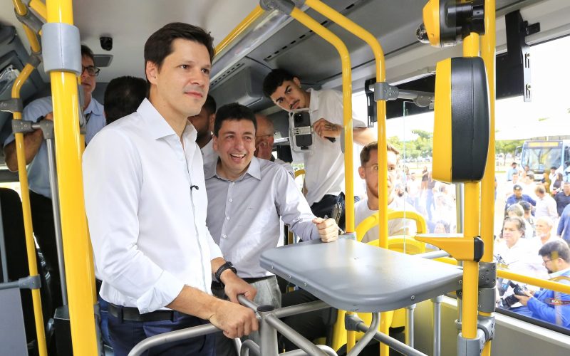 “Vamos renovar 100% da frota até 2026”, afirma Daniel Vilela durante entrega de 74 ônibus novos para o transporte coletivo