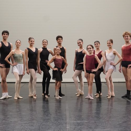 Basileu França leva a maior delegação brasileira para competição de balé nos EUA