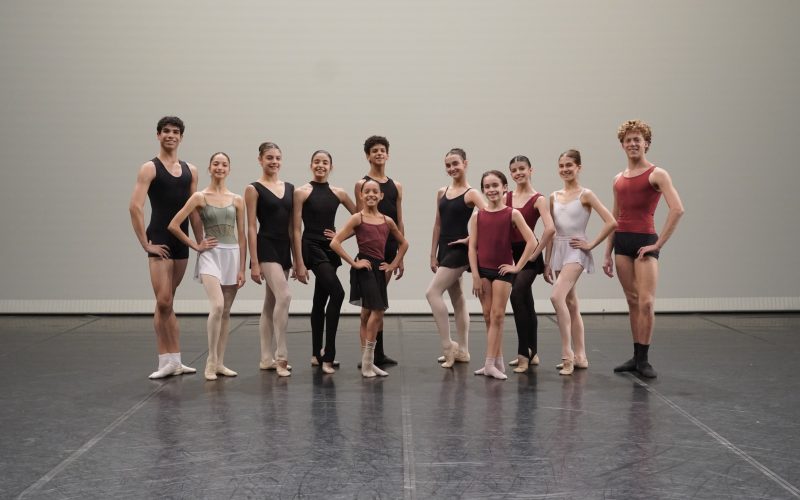 Basileu França leva a maior delegação brasileira para competição de balé nos EUA