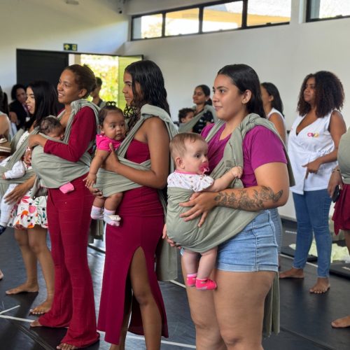 Goiás Social oferece aulas de dança para bem-estar de mães e bebês do Meninas de Luz
