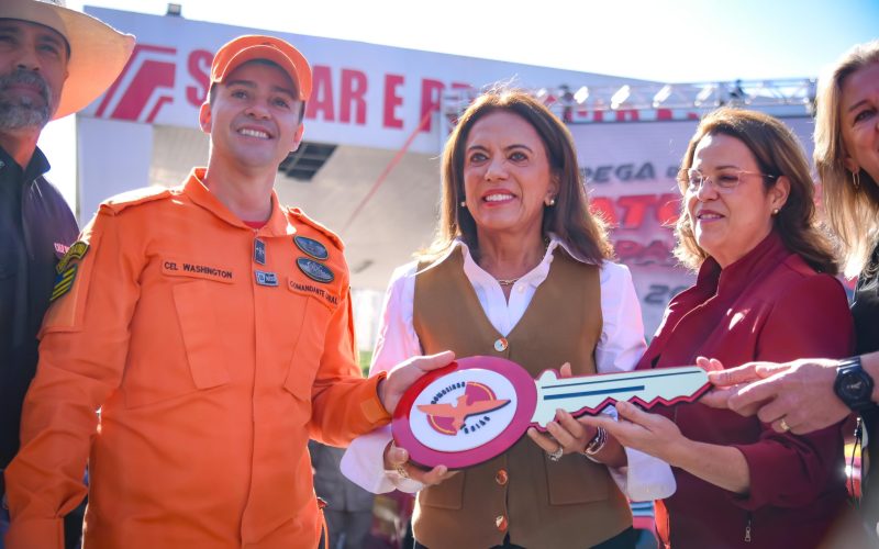 Gracinha Caiado entrega viaturas e equipamentos avaliados em R$ 16 milhões para Corpo de Bombeiros