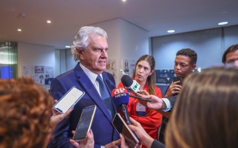 Caiado defende debate centrado nos problemas da população, em evento na Fundação FHC