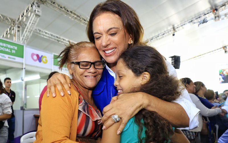 Gracinha Caiado abre Goiás Social em Abadia de Goiás com entrega de benefícios
