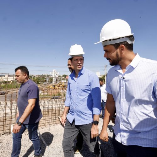 Daniel Vilela vistoria obras do Viaduto Portal da Fé em Trindade
