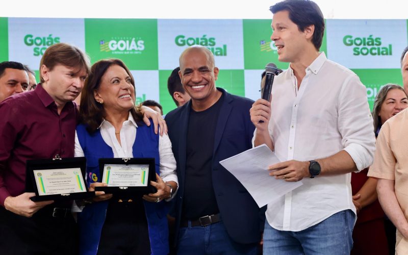 Daniel Vilela e Gracinha Caiado levam benefícios do Goiás Social a Santo Antônio do Descoberto