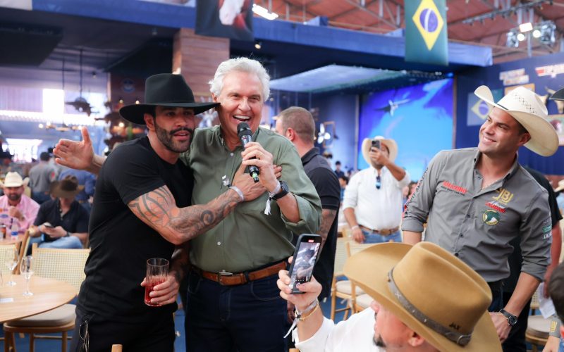 Leilão em Nazário reúne artistas e arrecada R$ 400 mil para o Cora