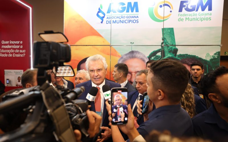 Caiado defende autonomia dos entes federados durante Marcha a Brasília em Defesa dos Municípios