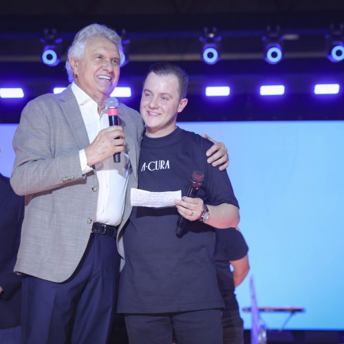 Caiado prestigia encontro evangélico da Igreja Impactados