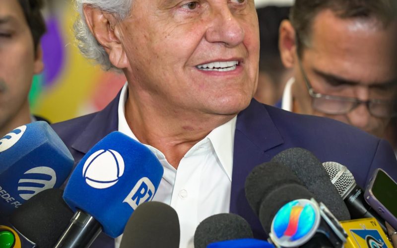 Caiado recepciona os 12 primeiros pacientes pediátricos do Cora