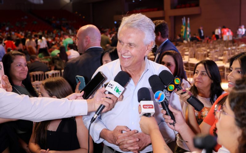 “Não existe cidadania plena com analfabetismo”, diz Caiado durante premiação a escolas