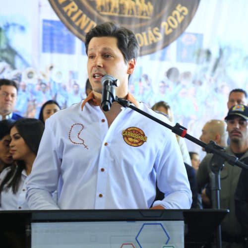 Daniel Vilela assina transferência da capital para Trindade e enaltece importância da Festa do Divino Pai Eterno