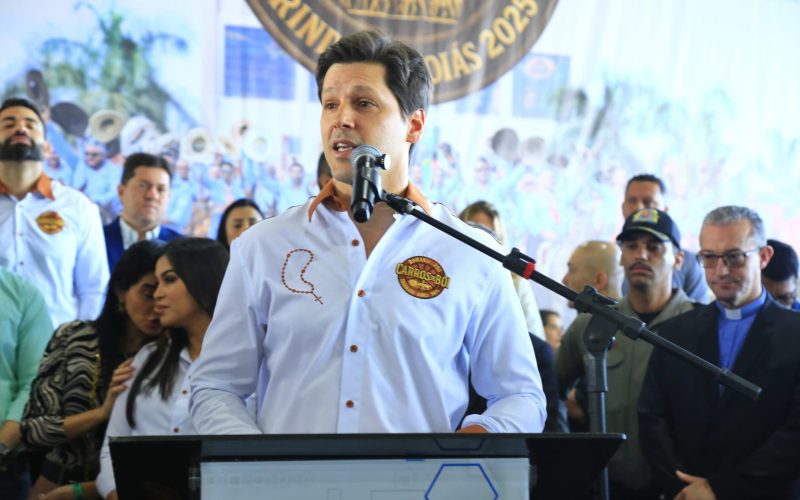 Daniel Vilela assina transferência da capital para Trindade e enaltece importância da Festa do Divino Pai Eterno