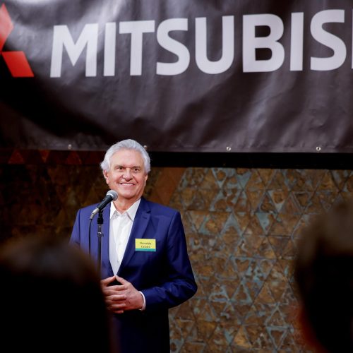 Caiado participa de assinatura de contrato que autoriza exportação de veículos Mitsubishi fabricados em Goiás