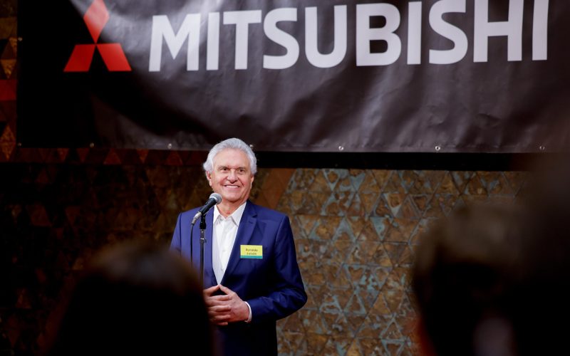 Caiado participa de assinatura de contrato que autoriza exportação de veículos Mitsubishi fabricados em Goiás