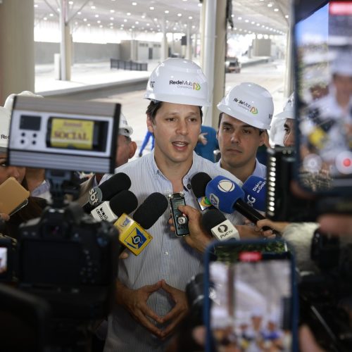 Daniel Vilela vistoria obras do terminal Praça da Bíblia e confirma inauguração para setembro