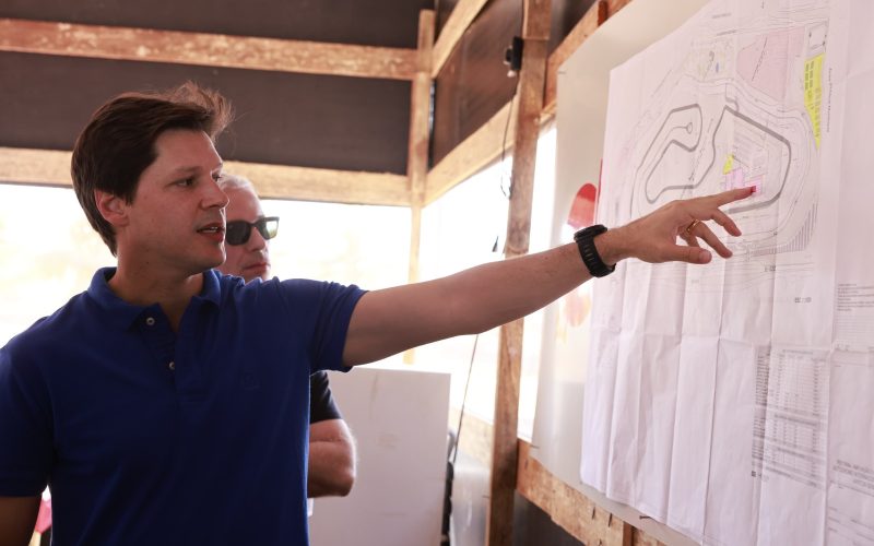 Daniel Vilela vistoria obras do Autódromo de Goiânia